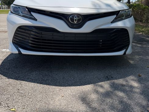 Used 2020 Toyota Camry LE image 14