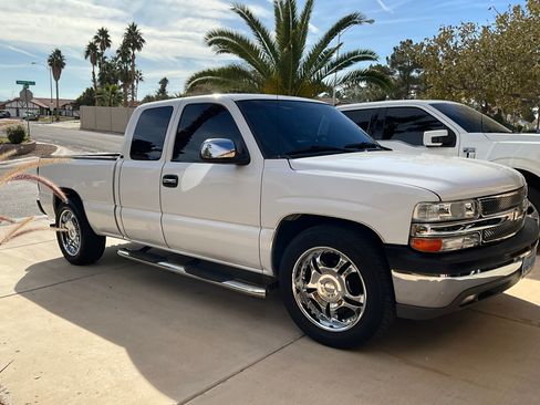Used 2001 Chevrolet Silverado 1500 LS w/ Firm Ride Suspension Pkg image 4