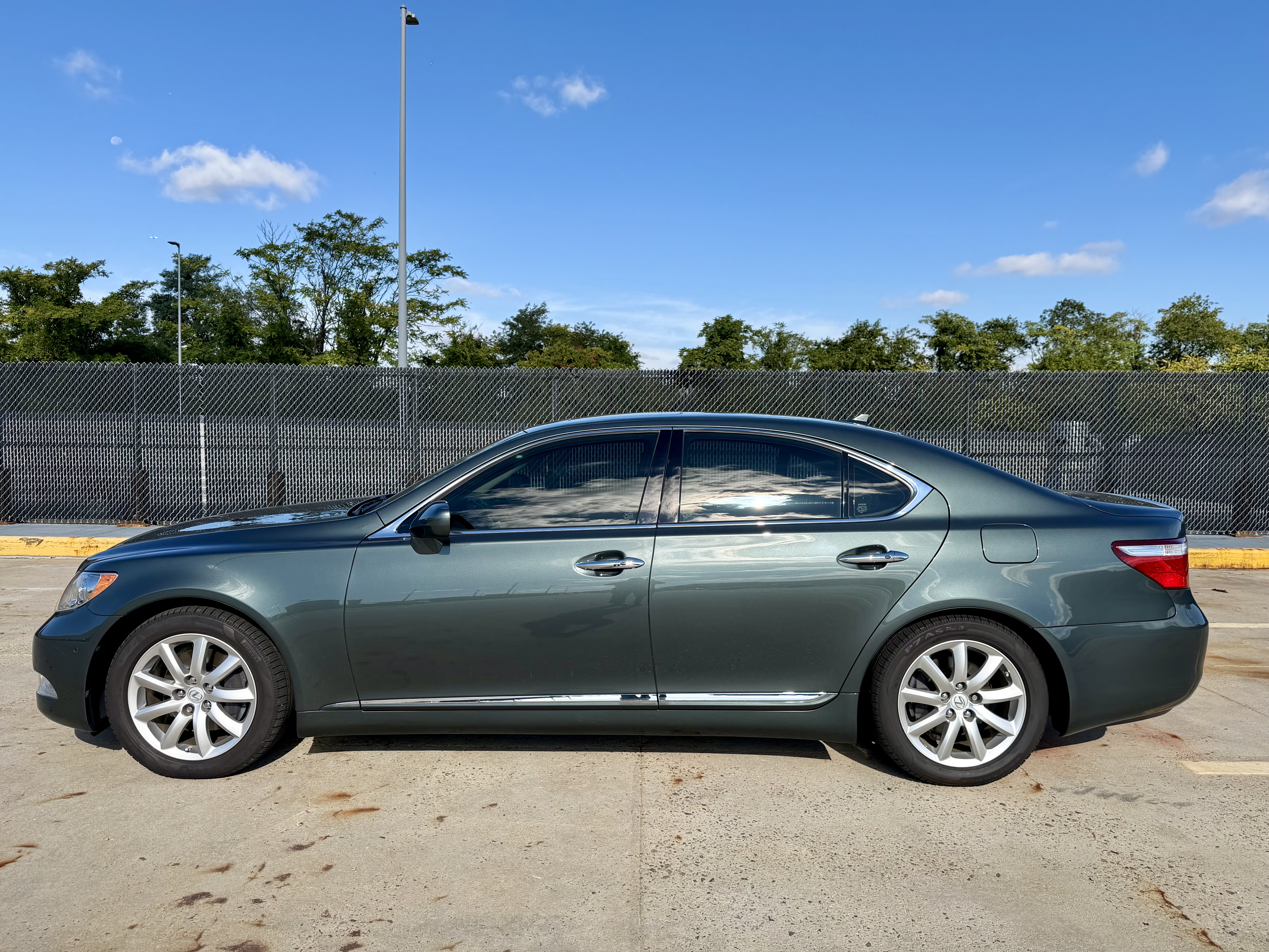 Used 2007 Lexus LS 460 RWD image 1