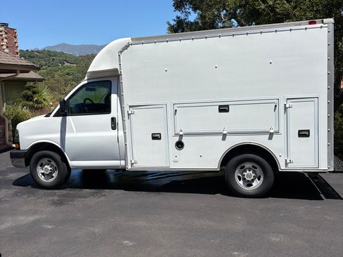 Used 2003 Chevrolet Express 3500 w/ Chrome Appearance Package RWD image 4