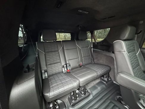 Used 2024 Cadillac Escalade ESV V w/ LPO, ONYX Package image 10