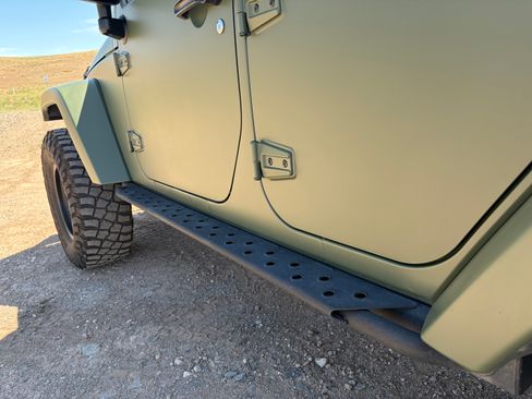 Used 2011 Jeep Wrangler Unlimited Sahara w/ Connectivity Group AWD/4WD image 15