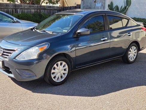 Used 2016 Nissan Versa SV image 9