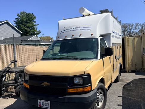 Used 2014 Chevrolet Express 3500 image 11