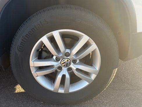 Used 2013 Volkswagen Tiguan S image 8