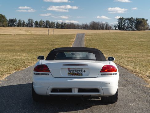 Used 2004 Dodge Viper SRT-10 image 11