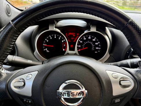 Used 2011 Nissan Juke SV FWD image 11