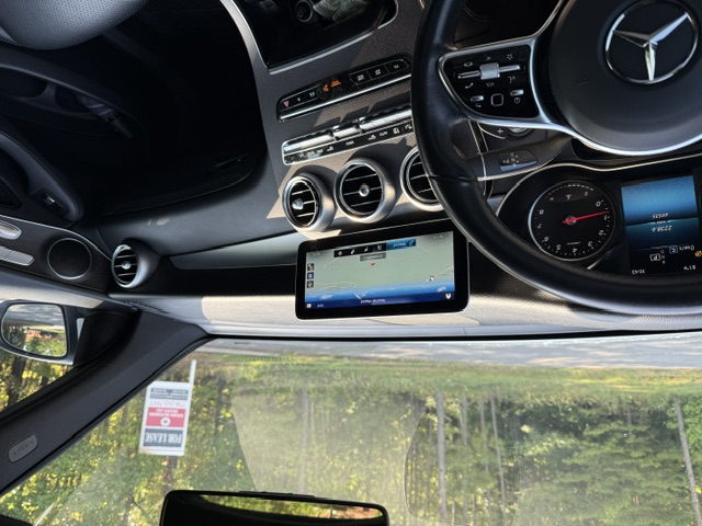 Used 2020 Mercedes-Benz GLC 300 4MATIC image 2