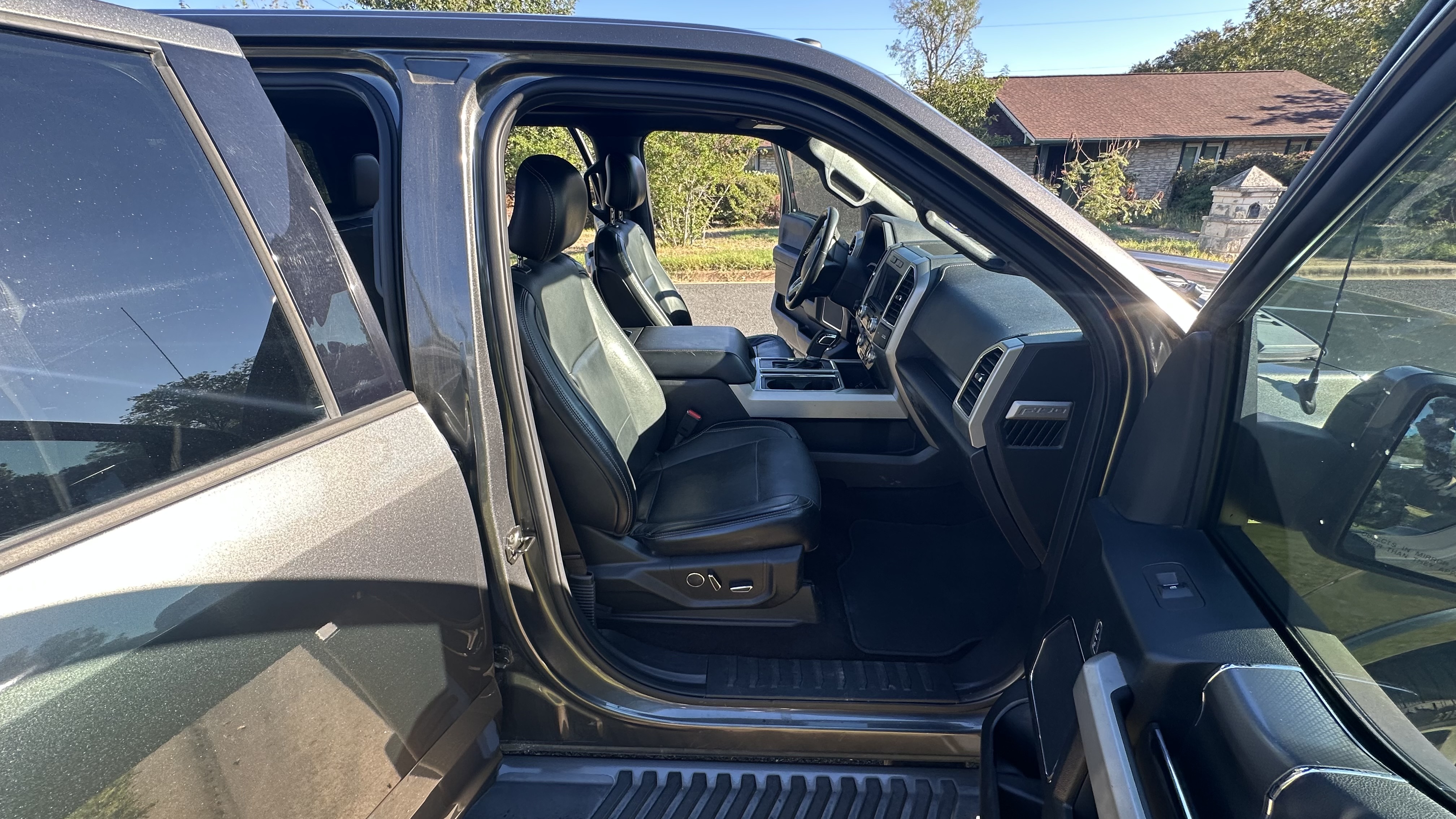 Used 2017 Ford F150 Lariat w/ Equipment Group 502A Luxury AWD/4WD image 17