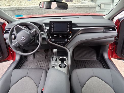 Used 2023 Toyota Camry LE image 9