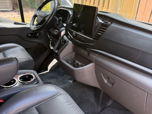 Used 2022 Ford Transit 150 Low Roof AWD image 10