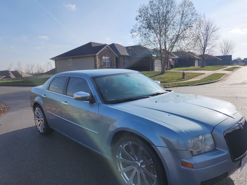 Used 2009 Chrysler 300 LX image 23