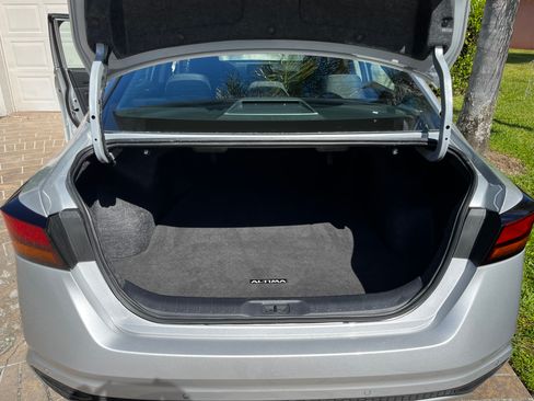 Used 2025 Nissan Altima 2.5 SV image 11