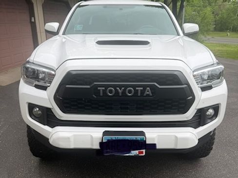 Used 2016 Toyota Tacoma TRD Sport w/ Towing Package AWD/4WD image 2