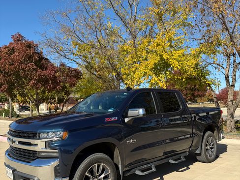 Used 2021 Chevrolet Silverado 1500 LT w/ Z71 Off-Road Package image 1