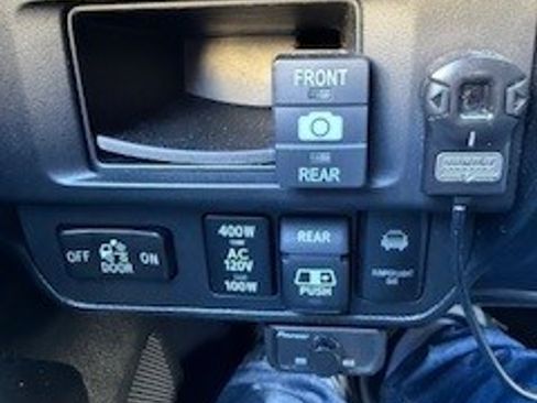 Used 2017 Toyota Tacoma TRD Sport w/ Tow Package image 19