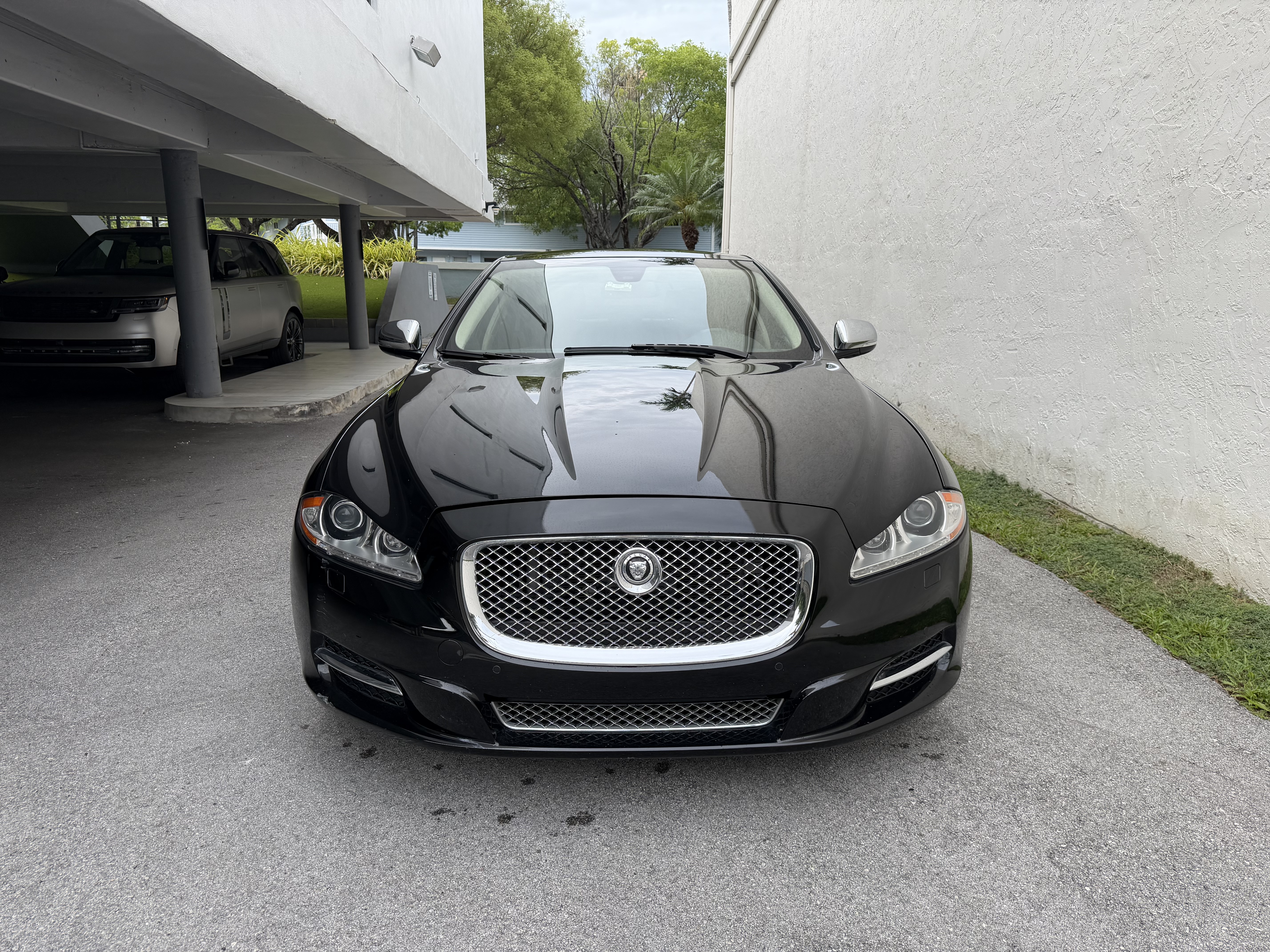 Used 2012 Jaguar XJ L RWD image 2
