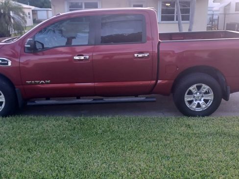 Used 2017 Nissan Titan SV image 2