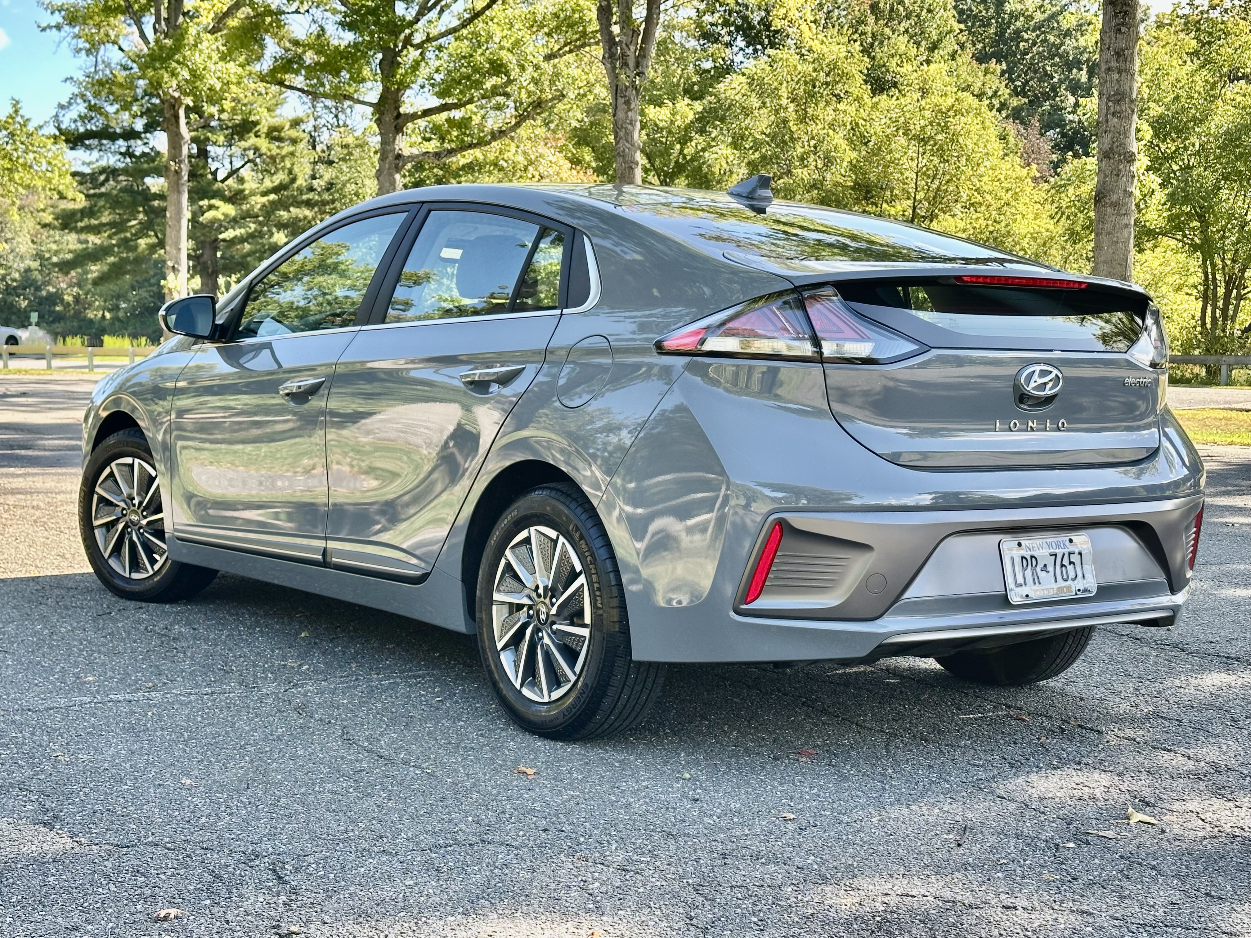 Used 2021 Hyundai Ioniq Limited FWD image 5