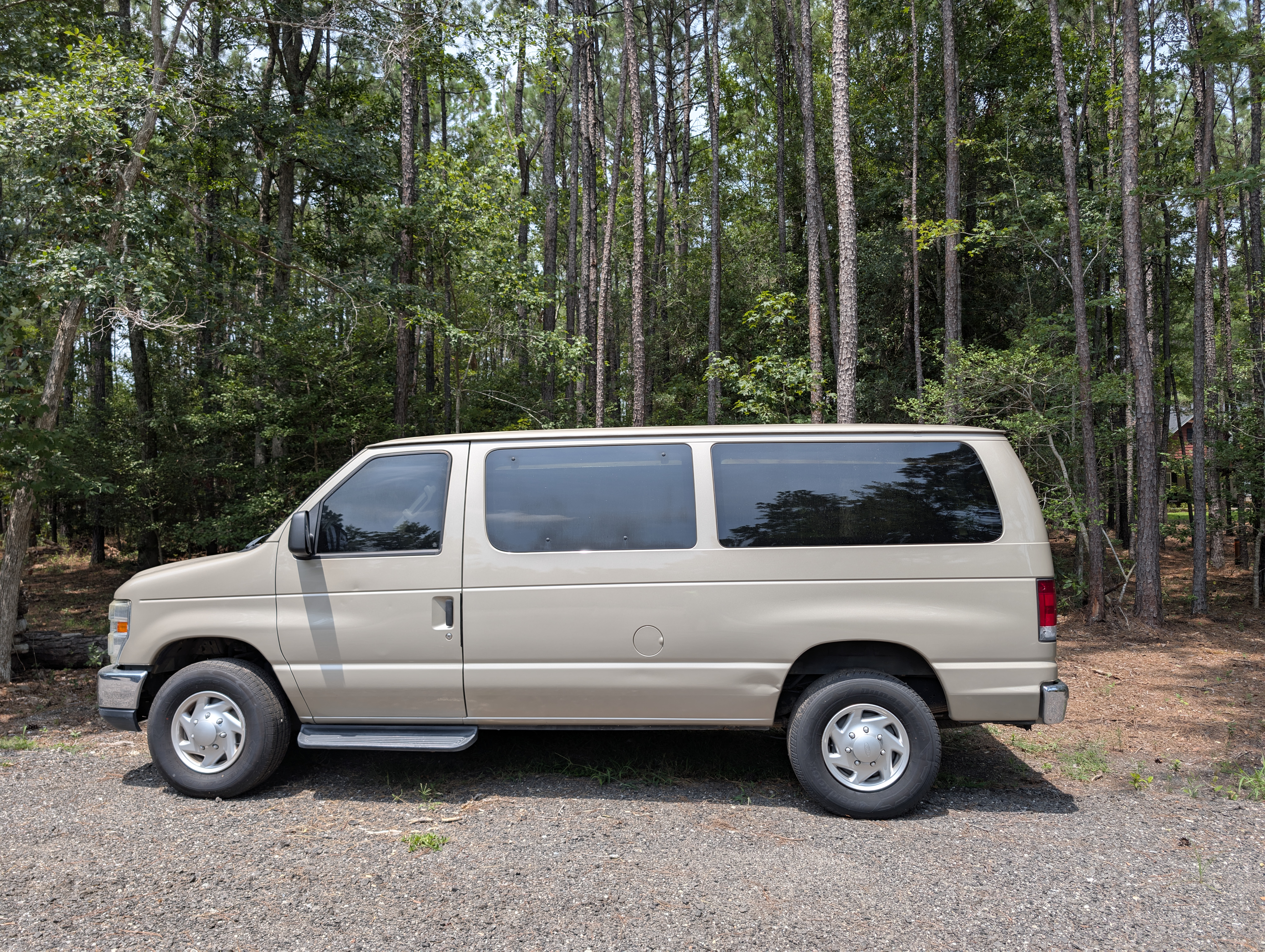 Used 2012 Ford E-350 and Econoline 350 XLT RWD image 5