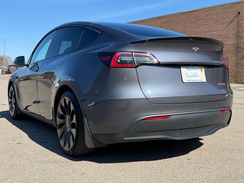Used 2022 Tesla Model Y Performance image 10