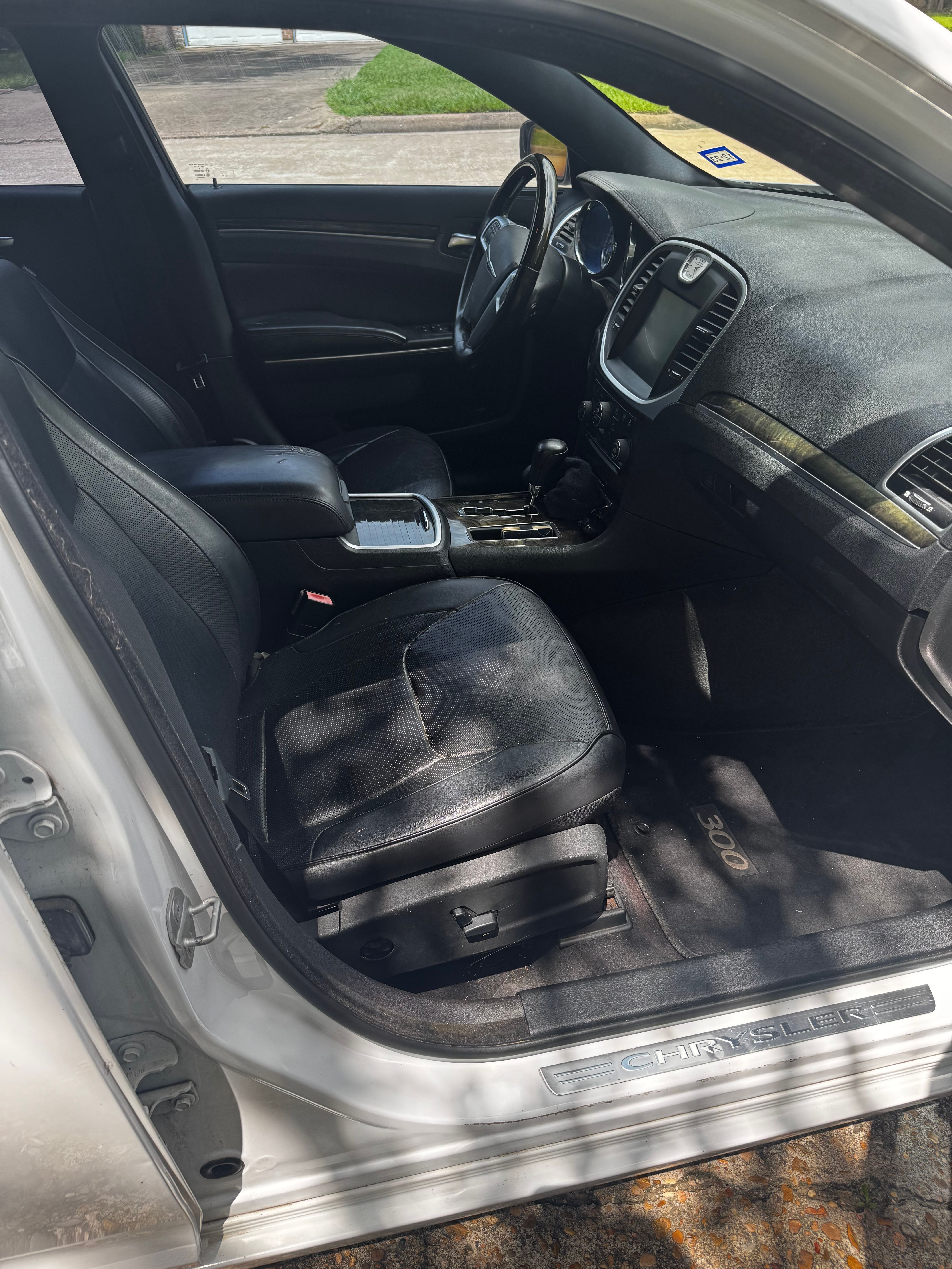 Used 2013 Chrysler 300 C RWD image 6