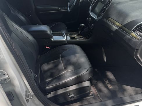 Used 2013 Chrysler 300 C RWD image 6