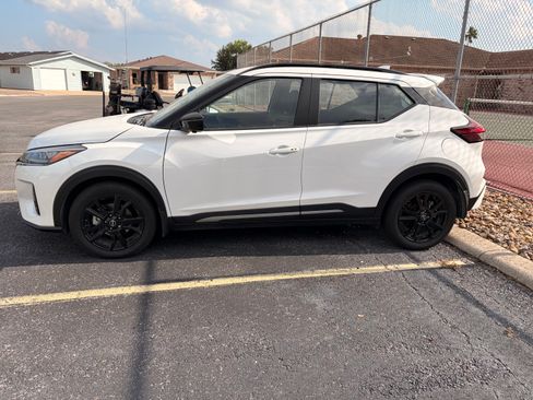Used 2024 Nissan Kicks SR image 4