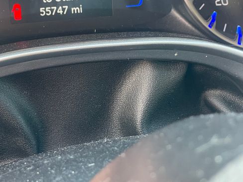 Used 2020 Chrysler Pacifica Touring-L image 8