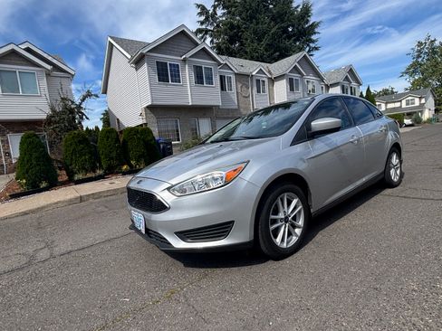Used 2018 Ford Focus SE FWD image 9