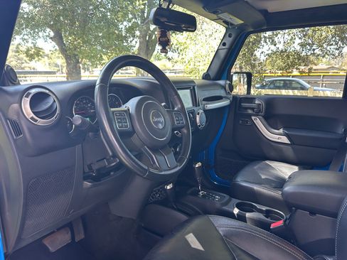 Used 2014 Jeep Wrangler Unlimited Sahara w/ Connectivity Group image 18