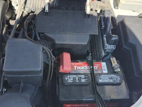 Used 2015 Toyota Sienna LE image 25