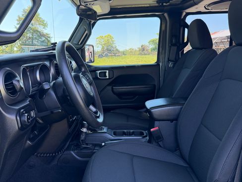 Used 2023 Jeep Gladiator Sport AWD/4WD image 8