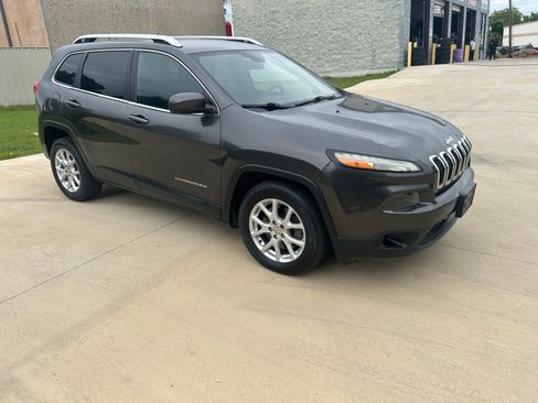 Used 2015 Jeep Cherokee Latitude w/ Comfort/Convenience Group FWD image 1