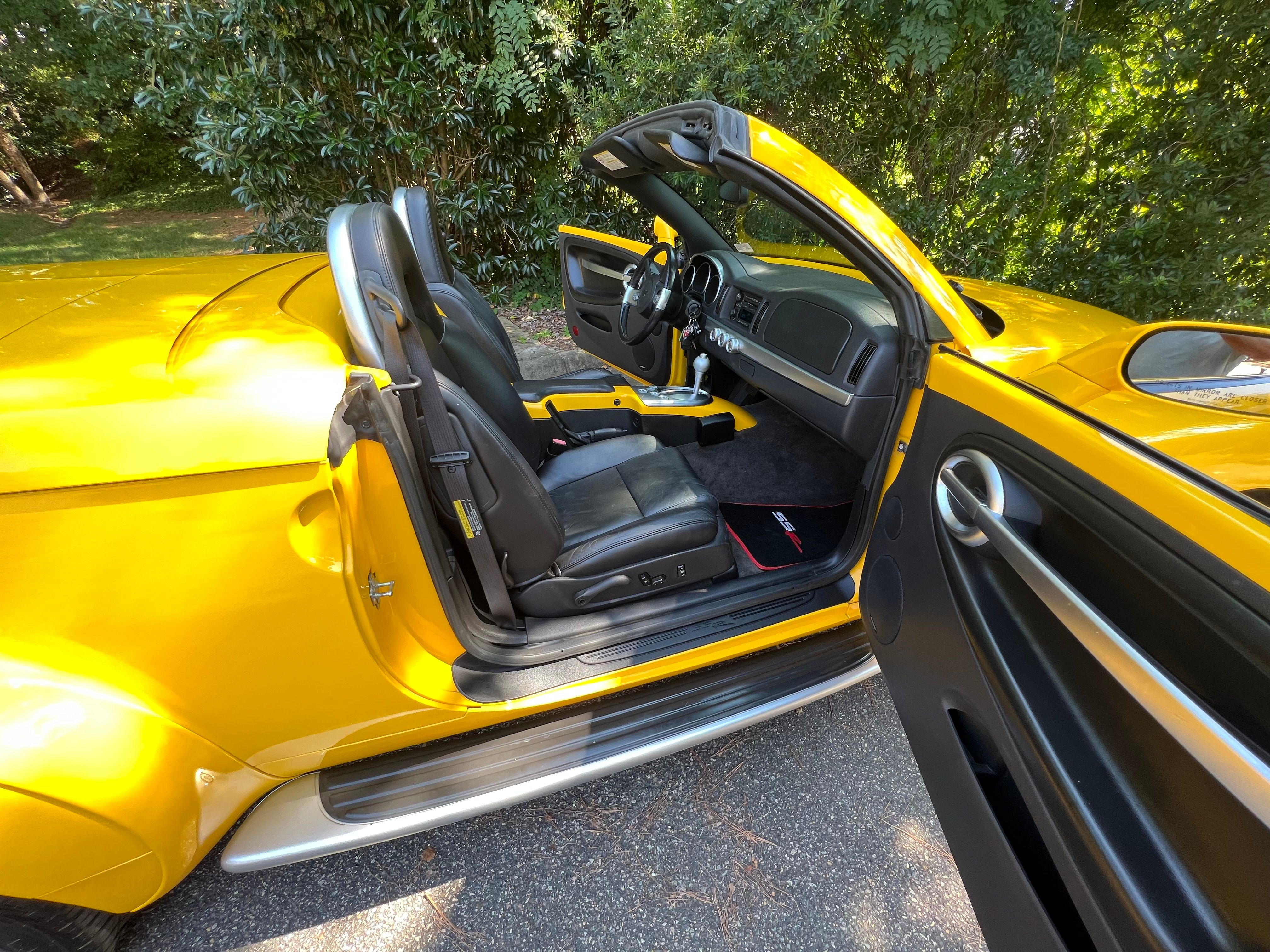 Used 2004 Chevrolet SSR w/ Preferred Equipment Group RWD image 8