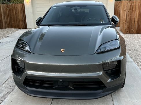 Used 2024 Porsche Macan 4 Electric image 6