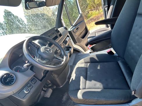 Used 2021 Mercedes-Benz Sprinter 1500 image 9