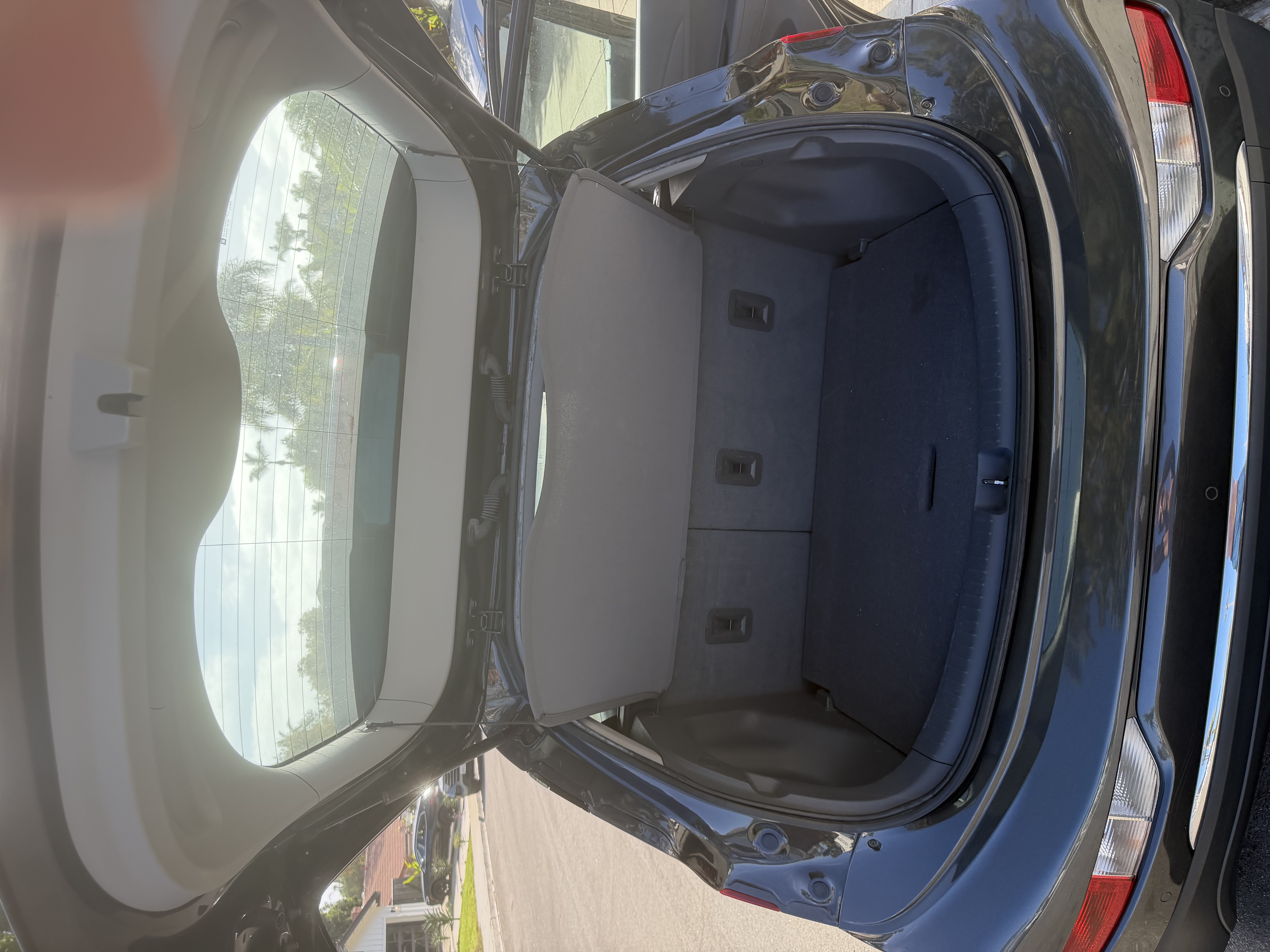Used 2020 Chevrolet Bolt Premier w/ Infotainment Package FWD image 14
