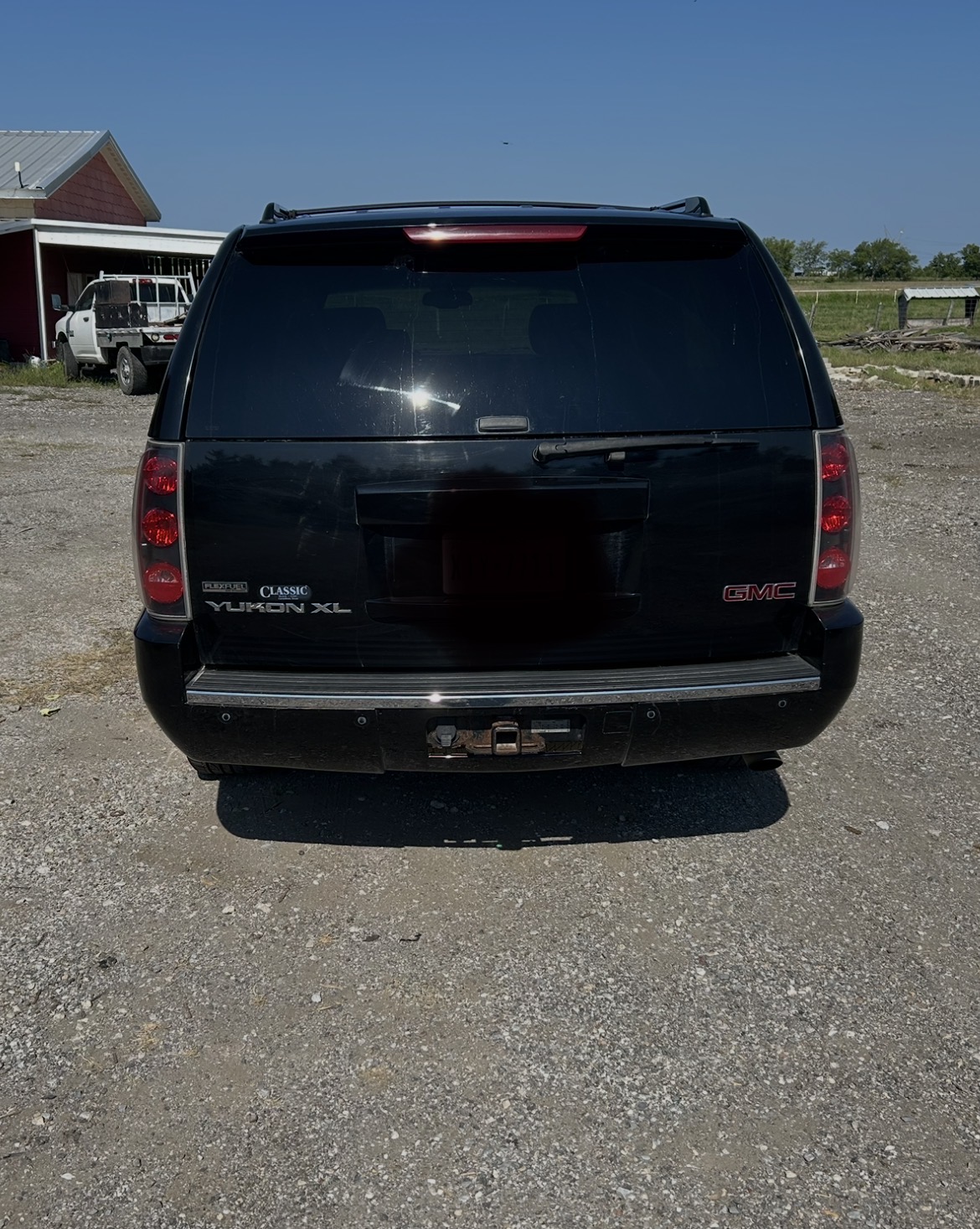 Used 2010 GMC Yukon XL Denali AWD/4WD image 2