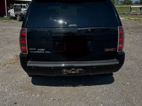 Used 2010 GMC Yukon XL Denali AWD/4WD image 2
