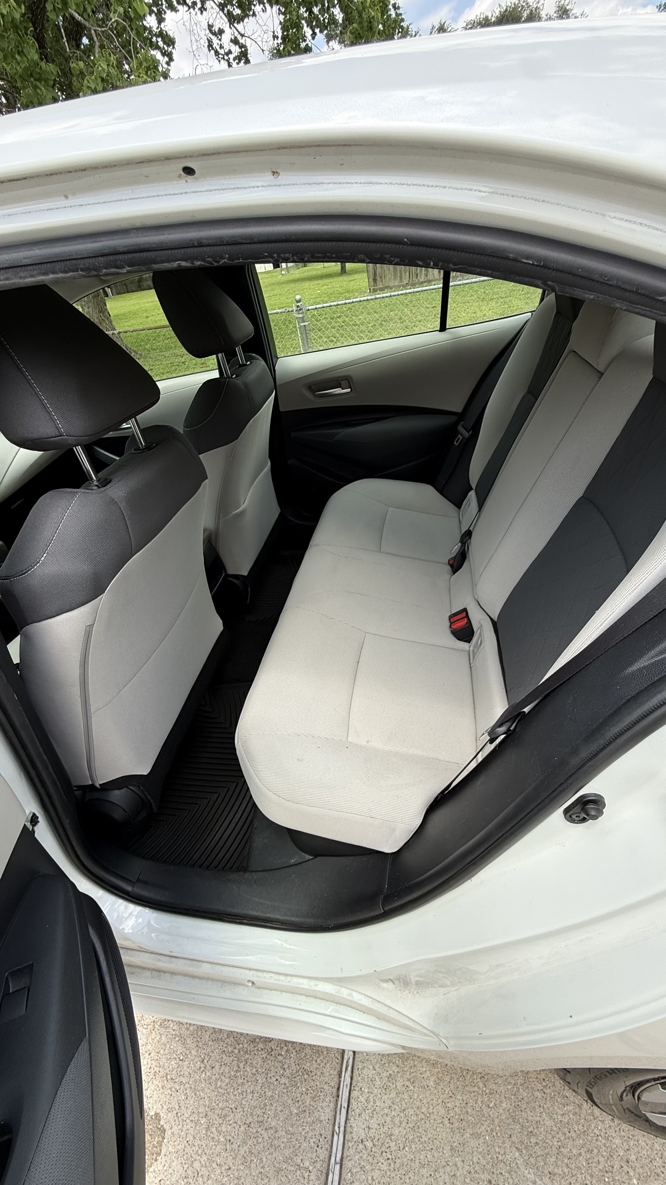 Used 2020 Toyota Corolla LE FWD image 12