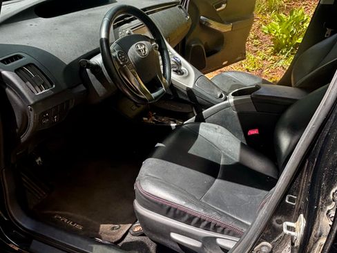 Used 2013 Toyota Prius Persona Series FWD image 2