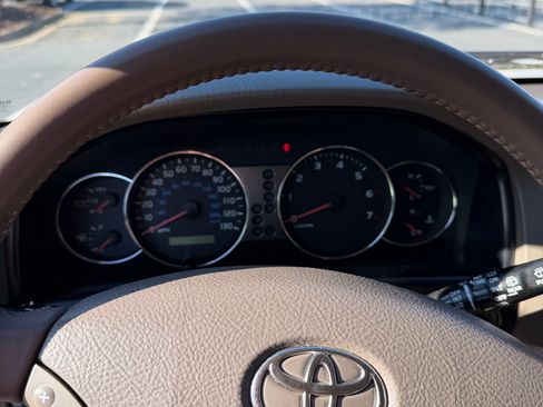 Used 2004 Toyota Land Cruiser image 8