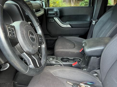 Used 2013 Jeep Wrangler Unlimited Sahara w/ Dual Top Group image 10