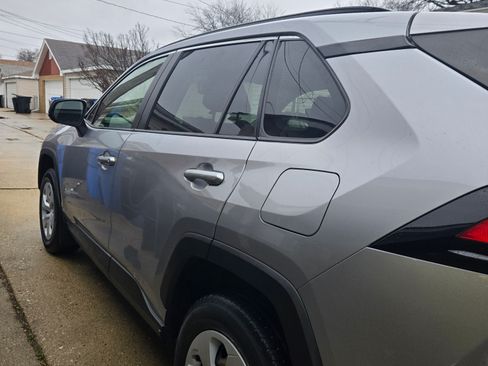 Used 2019 Toyota RAV4 LE image 9