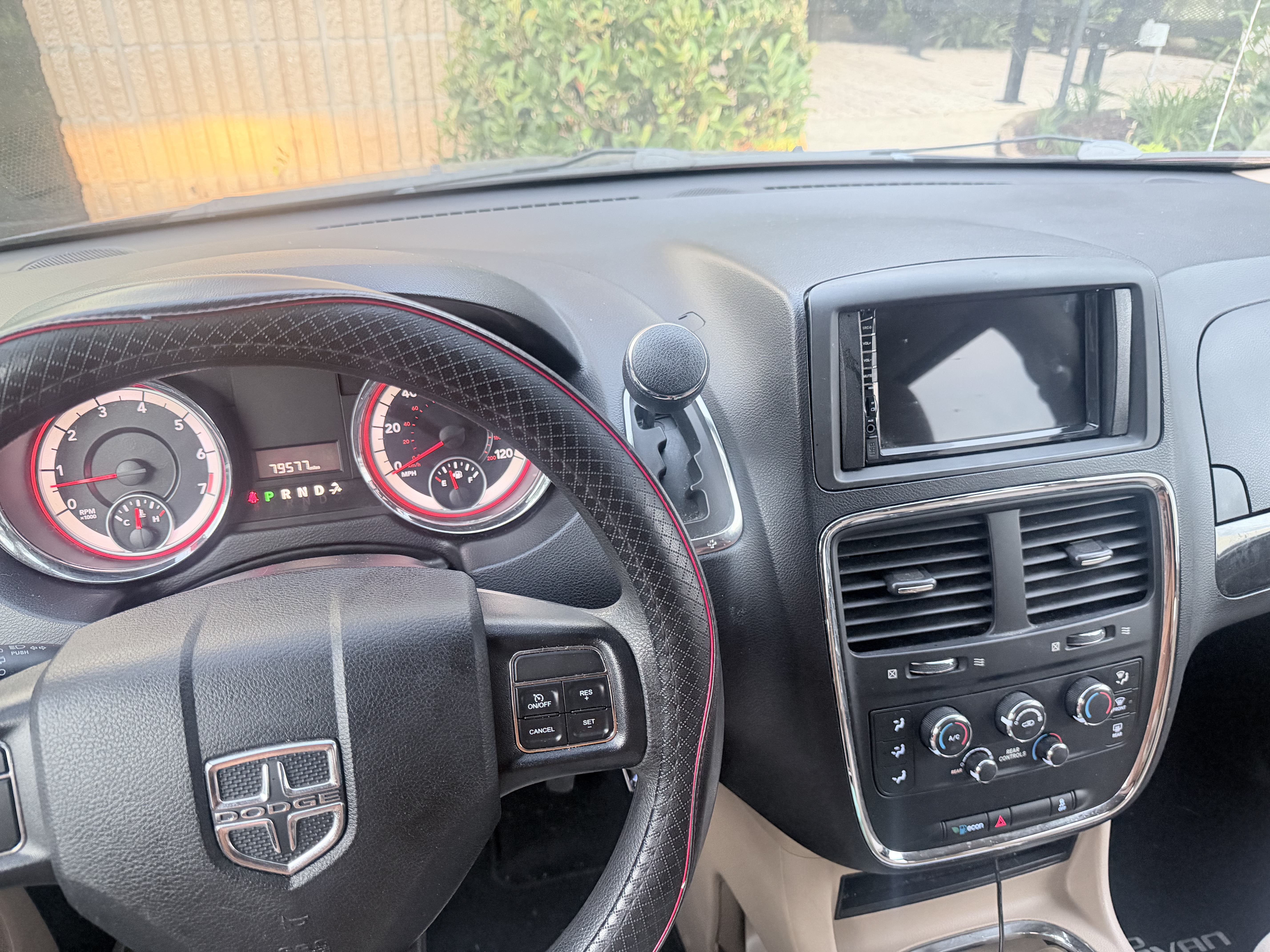 Used 2015 Dodge Grand Caravan SXT FWD image 13