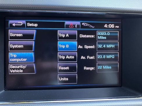 Used 2013 Jaguar XF image 30