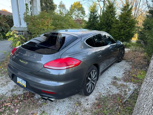 Used 2016 Porsche Panamera S RWD image 2
