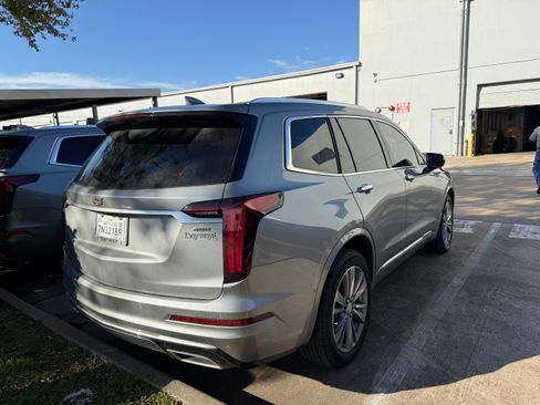 Used 2024 Cadillac XT6 Premium Luxury w/ Technology Package FWD image 4