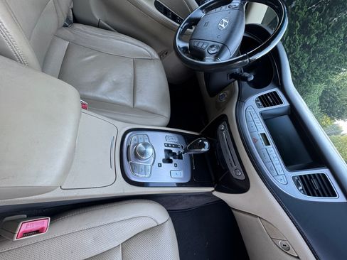 Used 2011 Hyundai Genesis 4.6 image 12